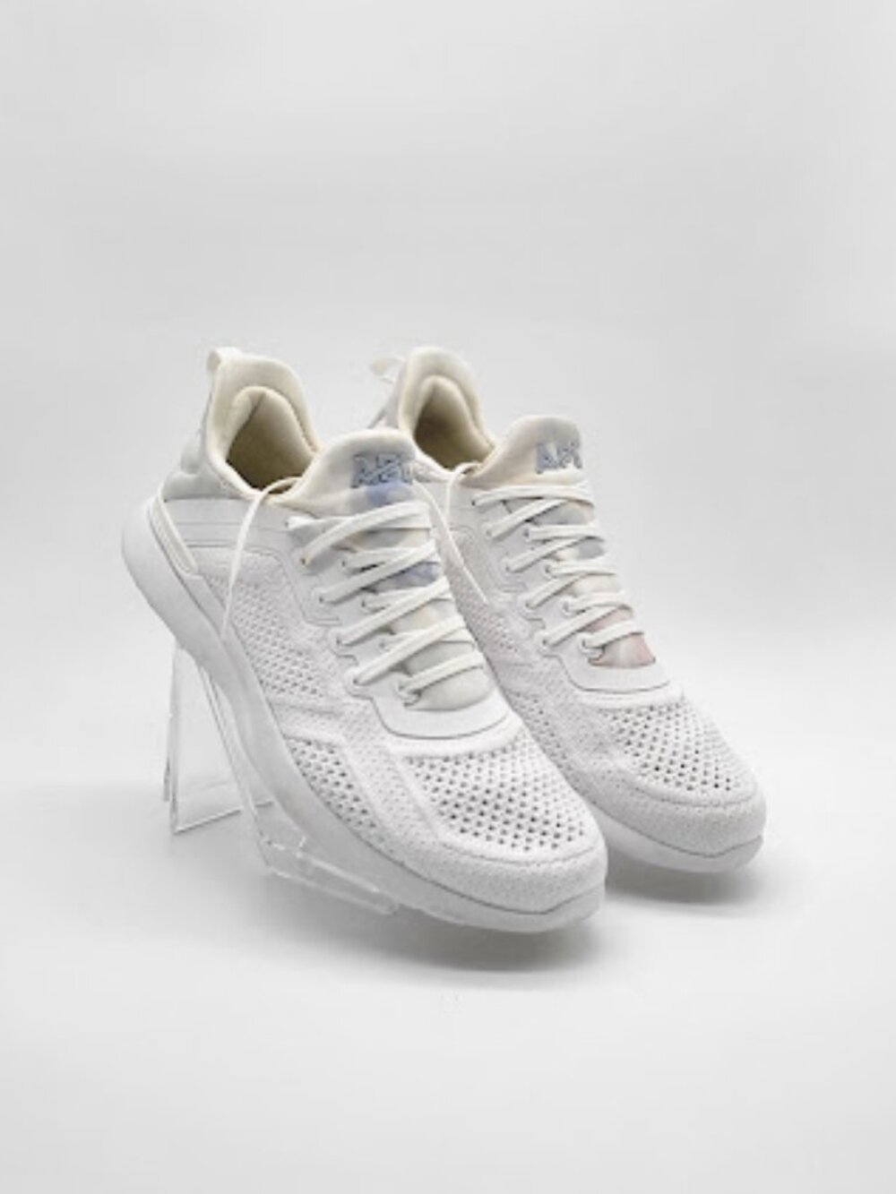 APL TechLoom Tracer W Women’s workout Sneakers White/Blue Size 9 GUC